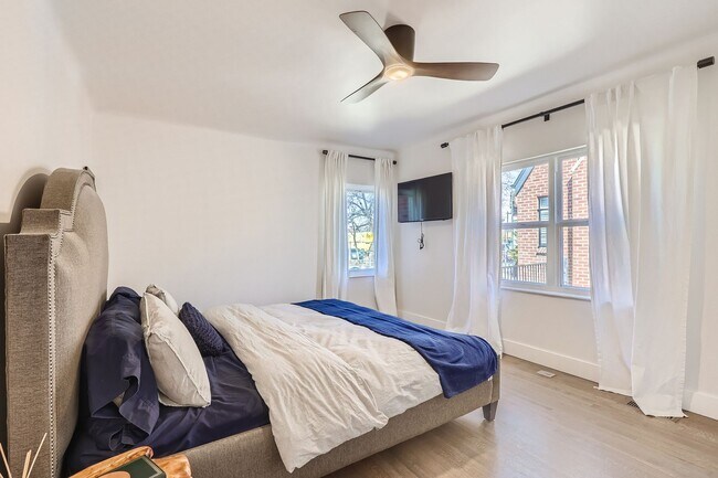 Building Photo - Available NOW! Fully Furnished 4 Bedroom 2 Bath Beautiful Home in Denver!