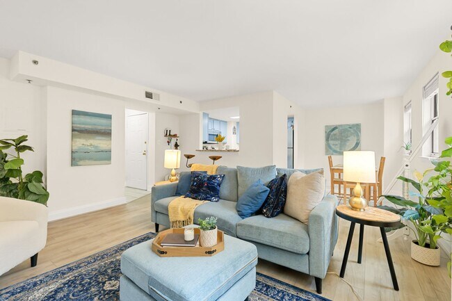 Building Photo - Spacious & Conveniently Located 2br/2ba on U St Corridor!