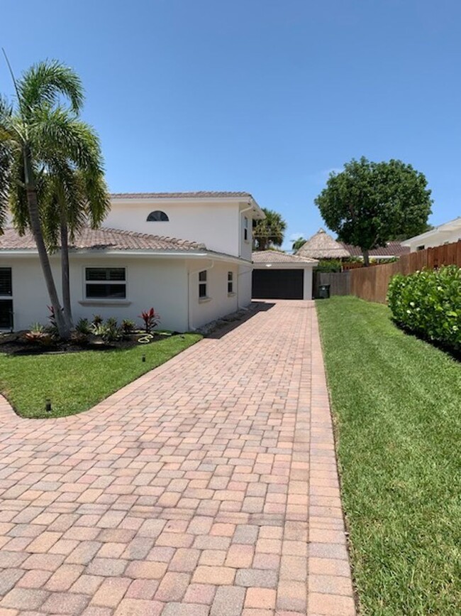 Building Photo - Luxurious East Boca Pool Home! 2 story, 2 ...