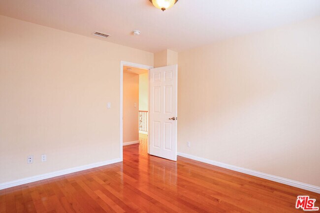 Building Photo - 3030 Stoner Ave