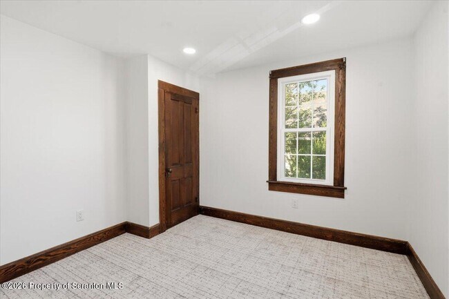 Building Photo - 413 Powell Ave