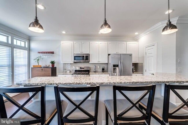 Building Photo - 947 Harrison Cir