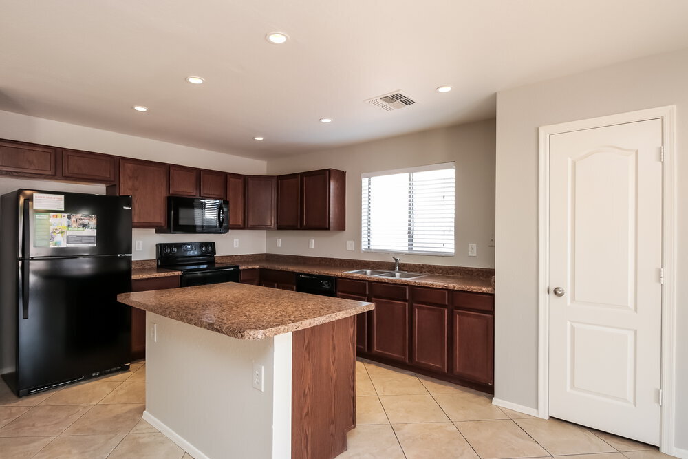 Building Photo - 21868 W Mohave St