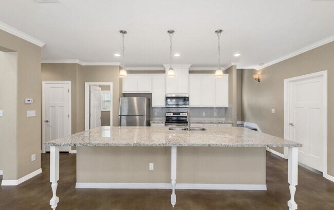 Building Photo - 3209 Link St