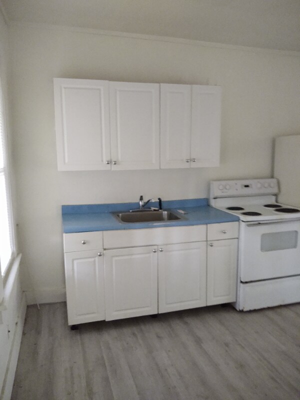 Building Photo - 52 Hallet St