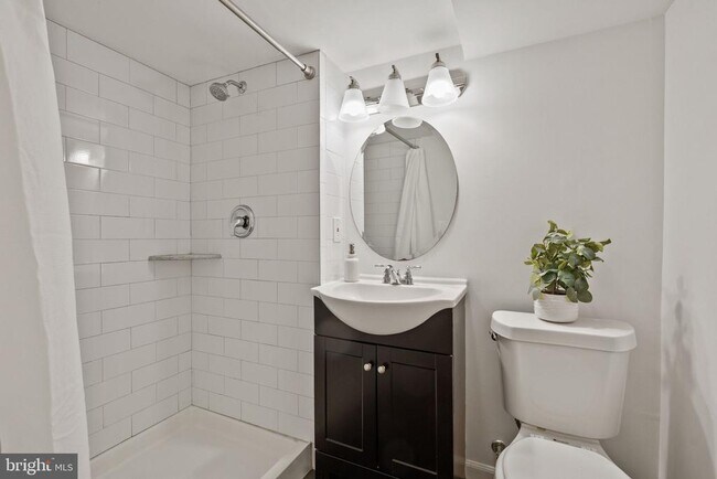 Building Photo - 8914 Shamrock Ct