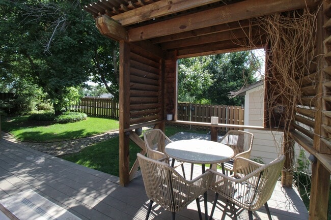 Building Photo - 1401 NE Dysart Woods Ln