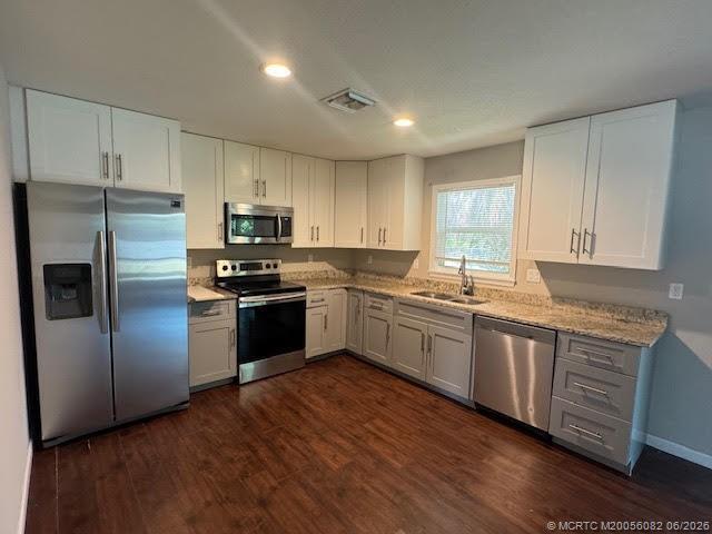 Building Photo - 709 SE Alamanda Way