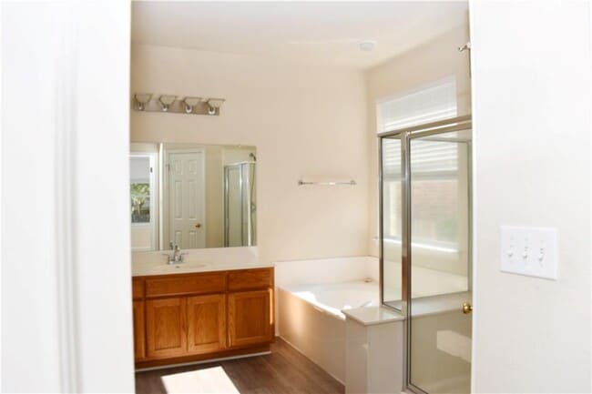Building Photo - 704 Thrush Dr