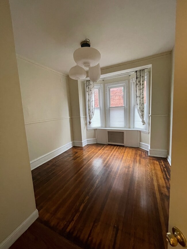 Building Photo - 4922 Warrington Ave