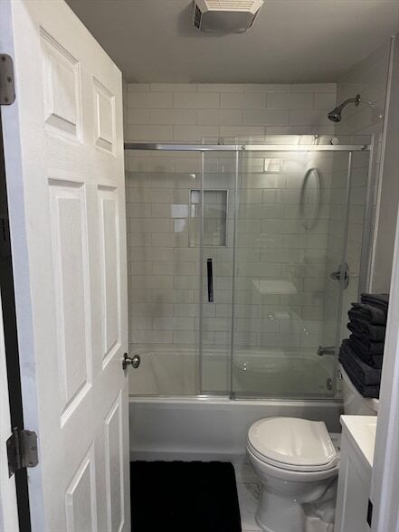 Building Photo - 8 Chamberlain Rd