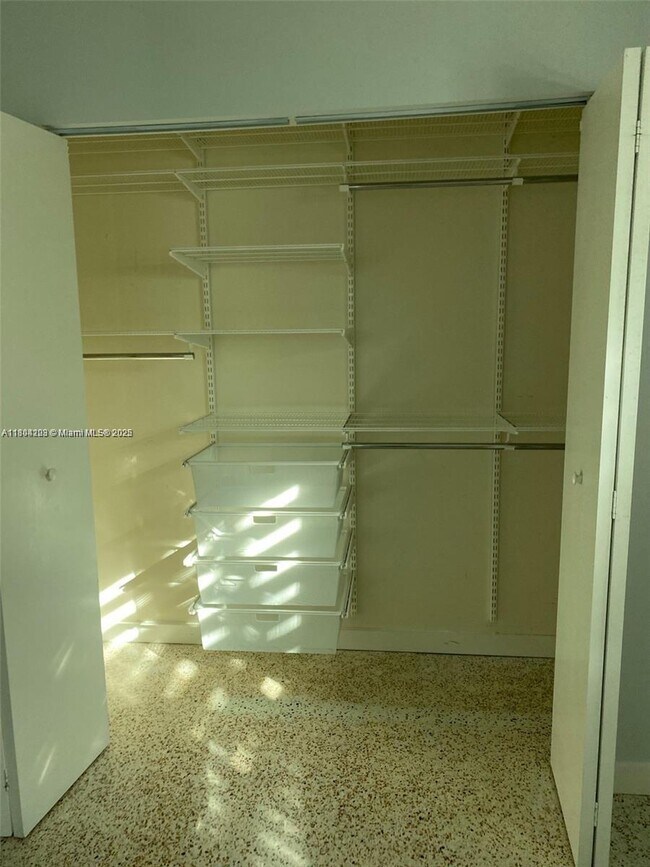 Building Photo - 6880 SW 77th Terrace