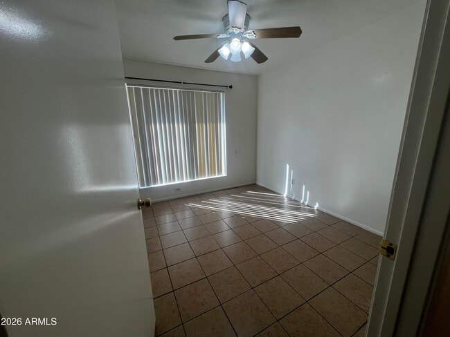 Building Photo - 1550 W Knowles Ave