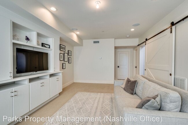 Building Photo - 3 br, 5 bath House - 206 S. 10th Street