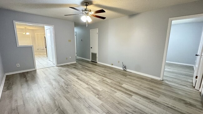 Building Photo - 204 Splane Dr