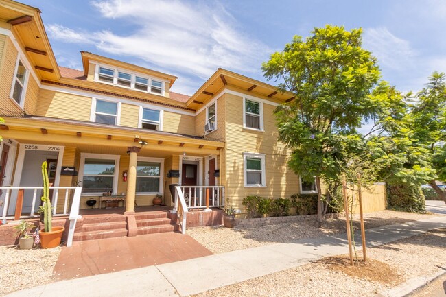 Building Photo - Charming 1 Bed/1 Bath w/ Large Fenced Yard...