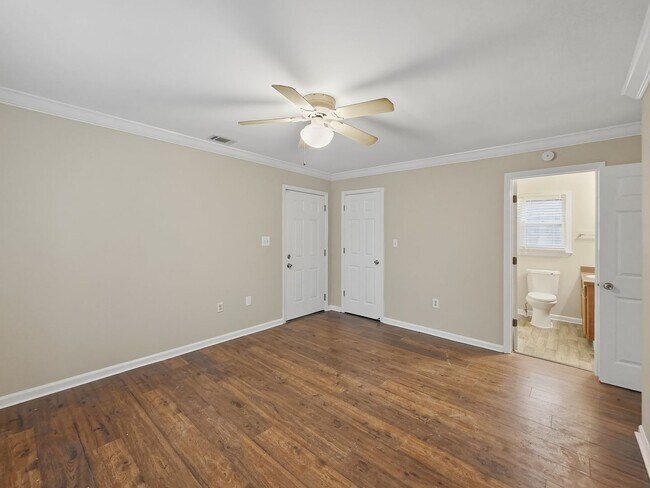 Building Photo - Fantastic 4 bedroom 2 bath home - Housing Vouchers Accepted