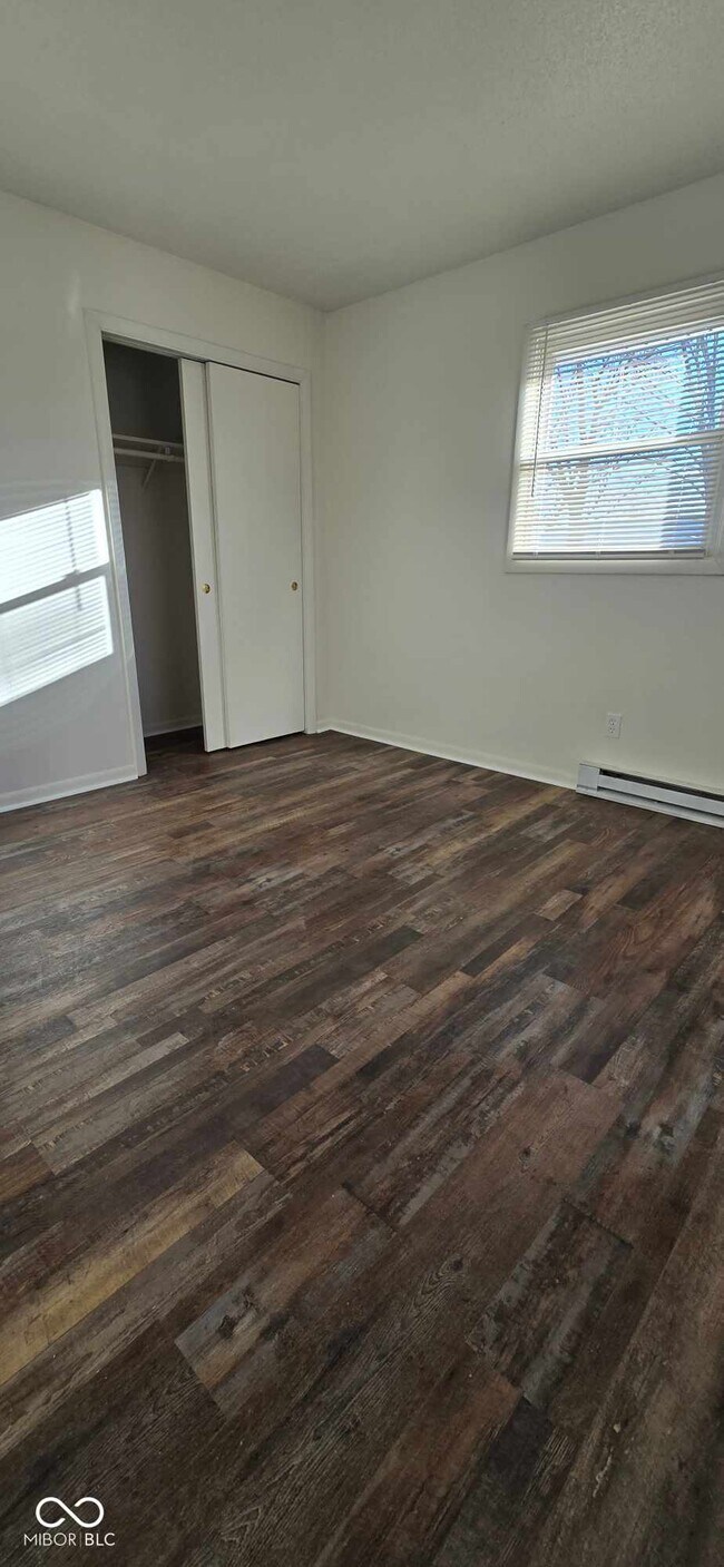 Building Photo - 570 US-52