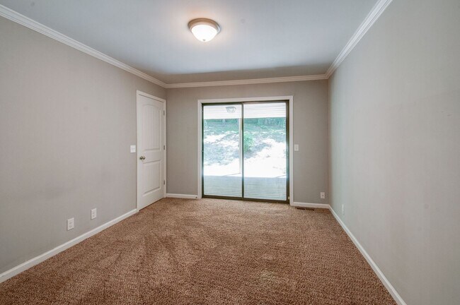 Building Photo - 625 Mercer Dr