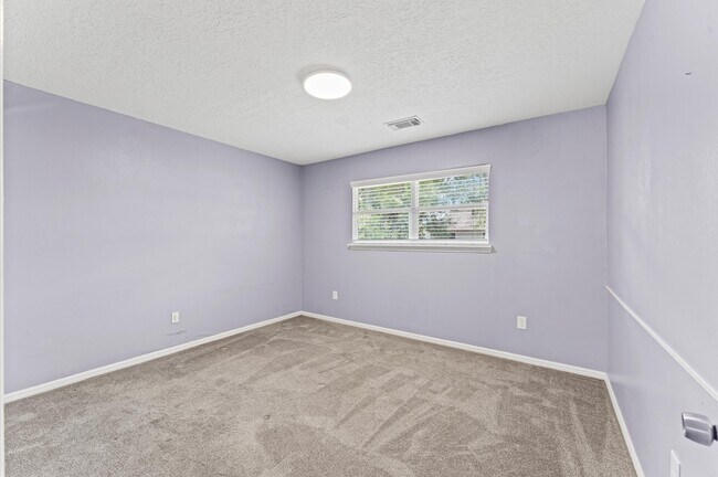 Building Photo - 9611 Hearthwood Dr