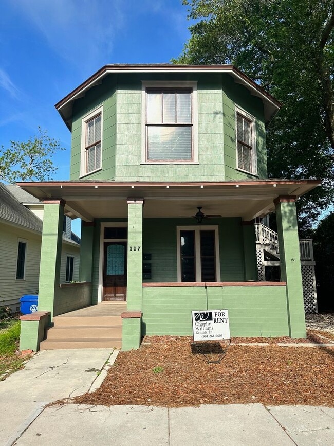 Building Photo - Downtown Fernandina Beach! Sunny 2 Story!