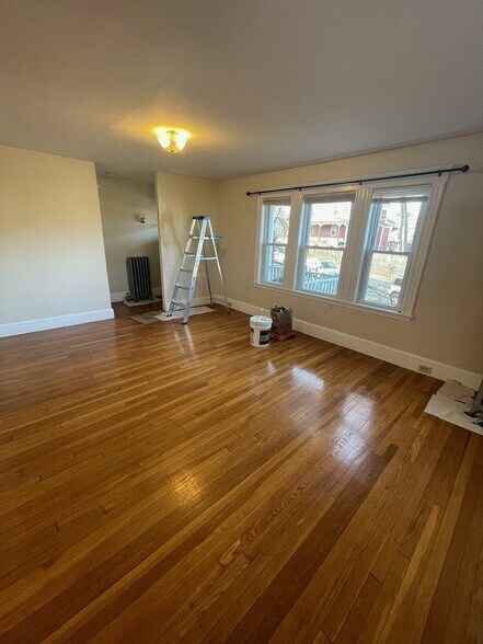 Building Photo - 44 Waverley Ave