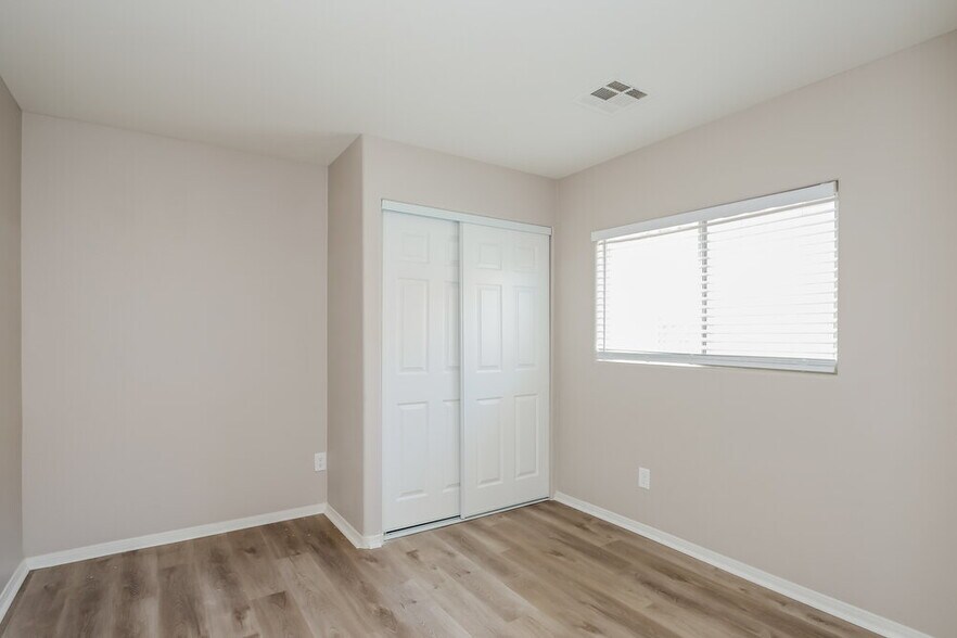 Building Photo - 9522 Green Spruce St