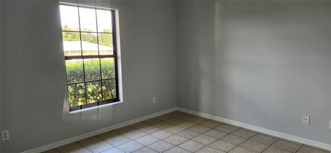Building Photo - 10 Teak Run