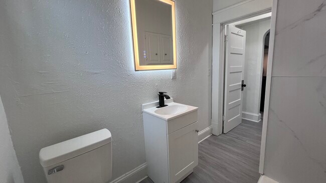 Building Photo - 1707 Holladay St