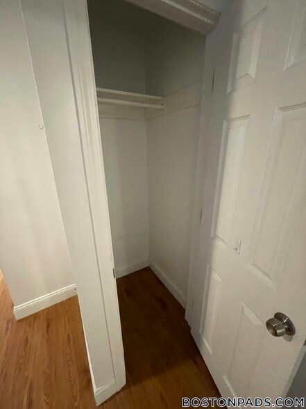 Building Photo - 149 Park Dr