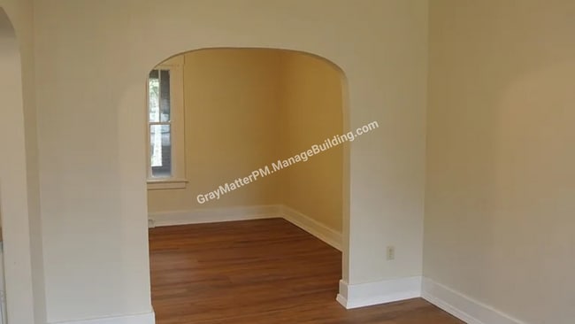 Building Photo - 861 Priestley Ave