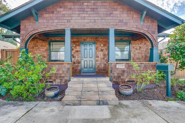 Building Photo - Quaint and Cozy One-Story Craftsman-style Home nestled in the sought-after Sunnyvale neighborhood...