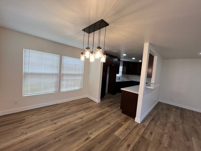Building Photo - Spacious Remodeled 4 Bedroom/3 bath Home with Bonus Room