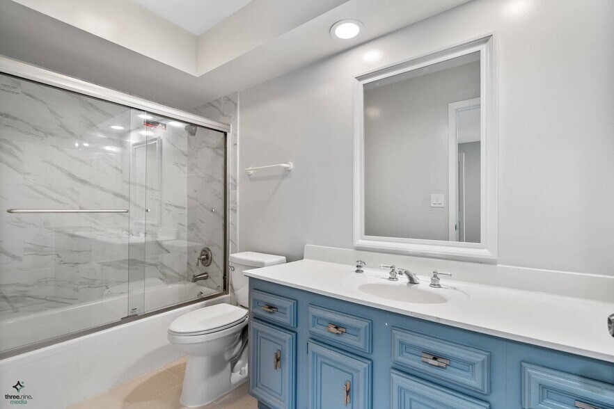 Building Photo - 1017 Sussex Dr