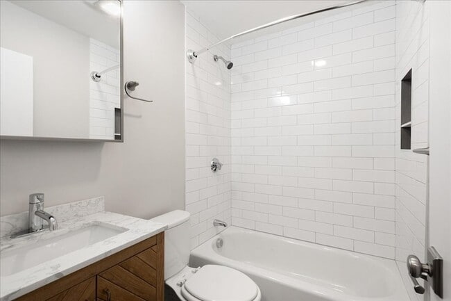 Building Photo - 11 Schubert St