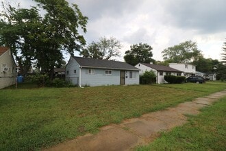 Building Photo - Home Close to Highway