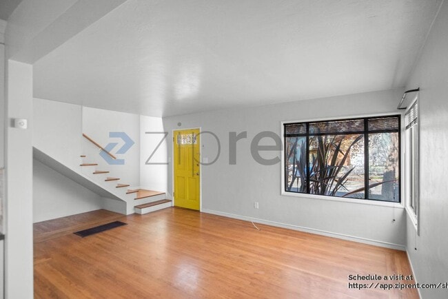 Building Photo - 903 61st St