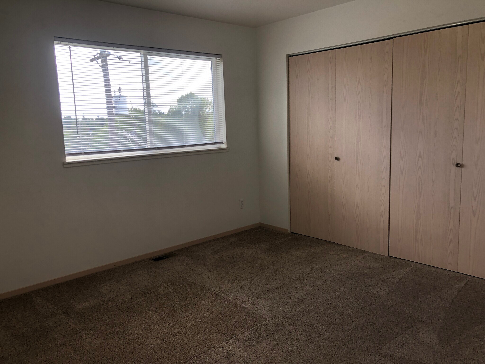 Building Photo - 504 SW City View St