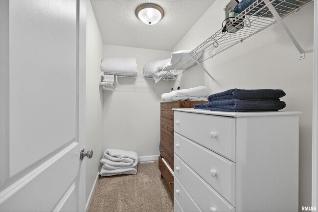 Building Photo - 4833 Lauren Ln