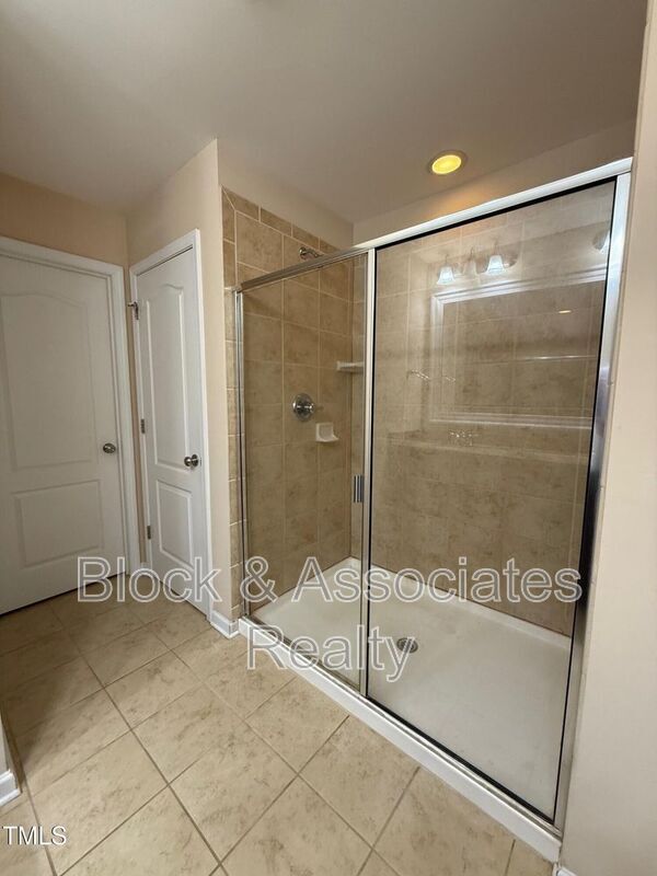 Building Photo - 545 Old Mill Village Dr