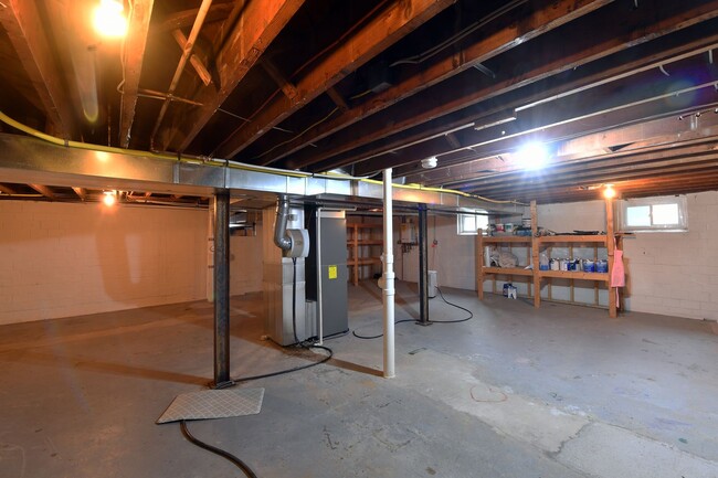 Building Photo - Kirkwood 5 bedroom / 3 full bathroom home