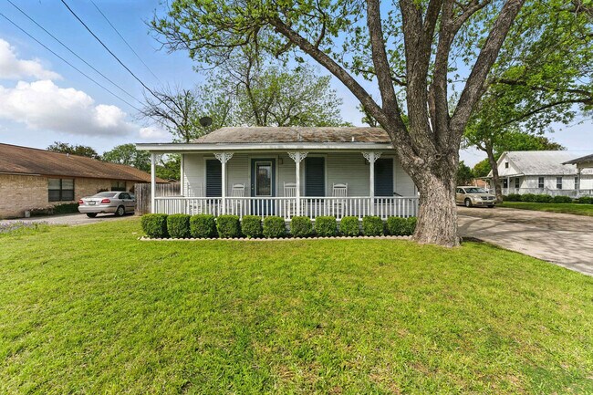 Building Photo - 175 Fredericksburg Rd