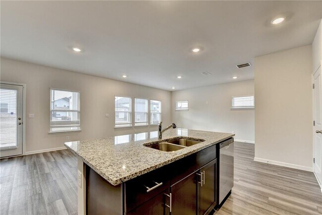 Building Photo - 2214 Whitworth St