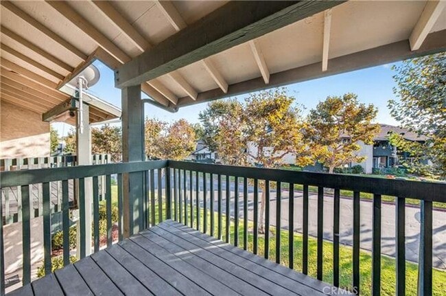 Building Photo - 1 Bed + 1 Bath Condo with 1 Carport