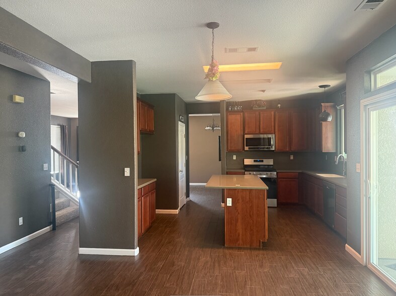 Kitchen - 958 Ryan Ave