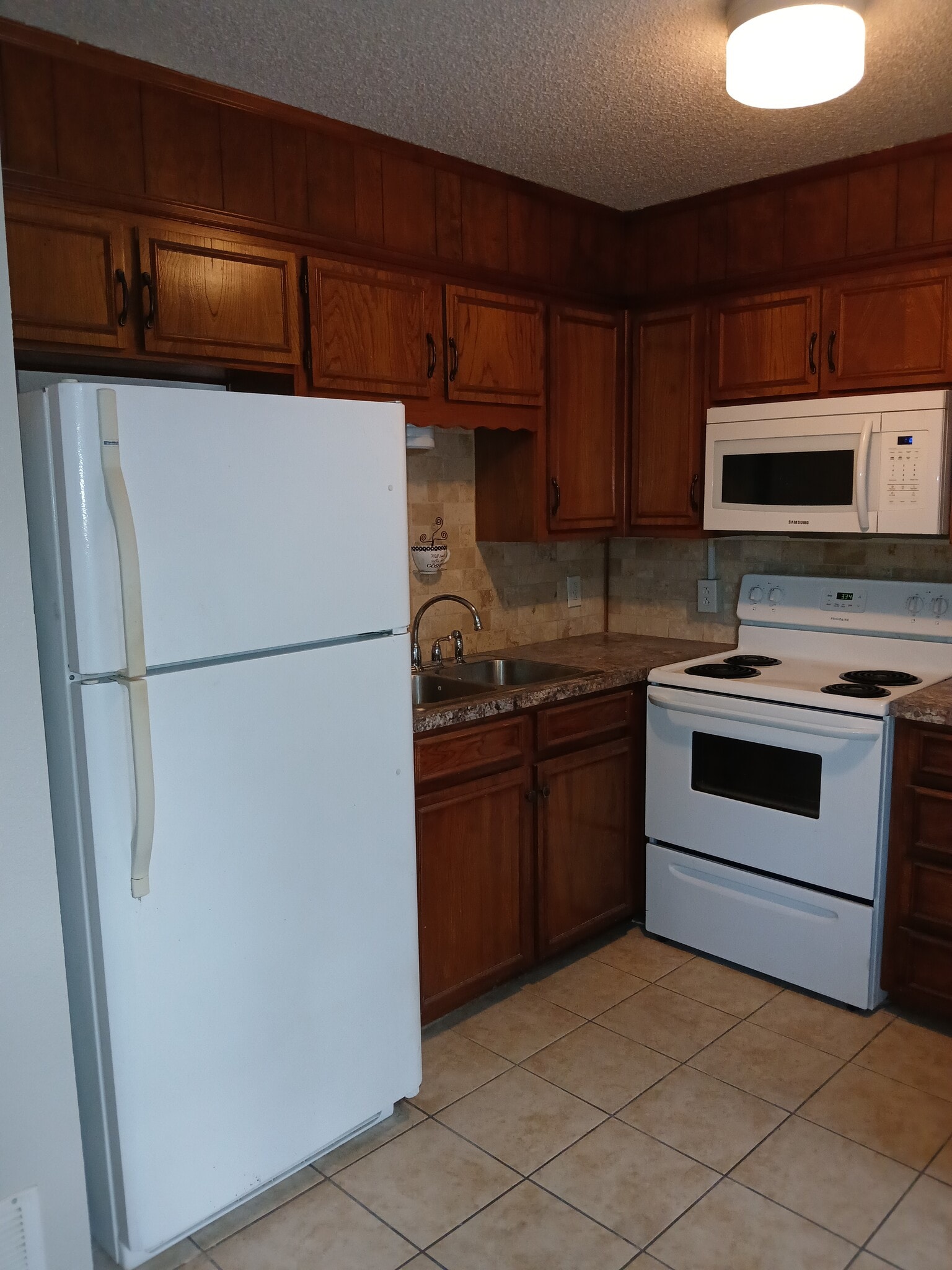 Building Photo - 2911 Featherston Avenue