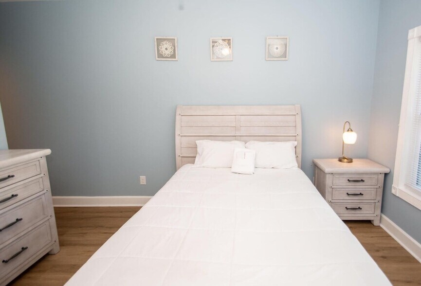 Building Photo - 4868 Dahlia Ct