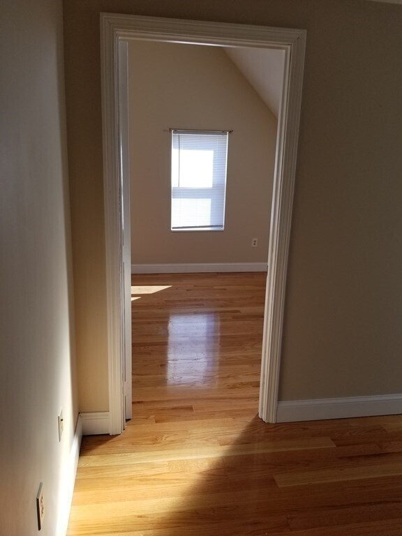 Building Photo - 593 Park St