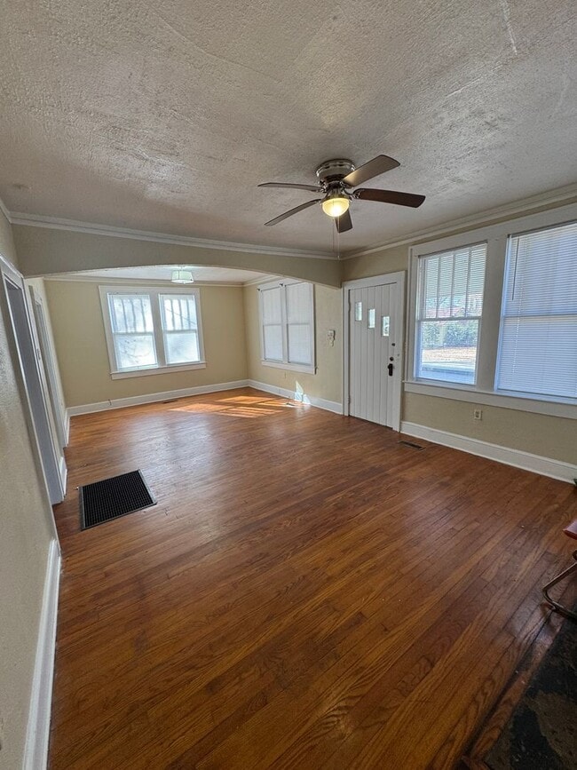 Building Photo - 3 Bedroom  & 2 Bath House