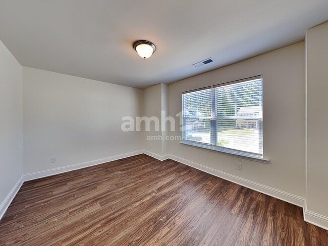 Building Photo - 510 Cash Cir